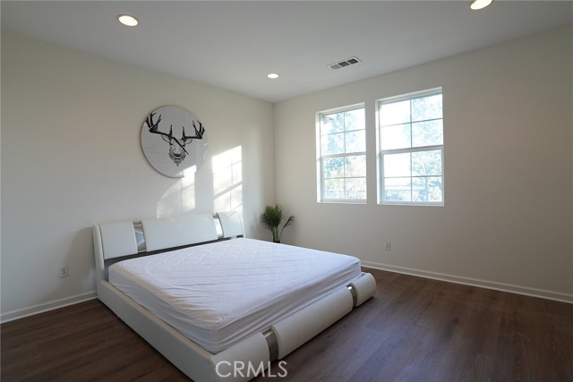 Detail Gallery Image 6 of 13 For 2908 E via Fiano, Ontario,  CA 91764 - 3 Beds | 2/1 Baths