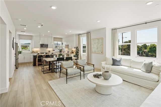 Detail Gallery Image 4 of 14 For 9330 via Azul, Pico Rivera,  CA 90660 - 4 Beds | 3/1 Baths