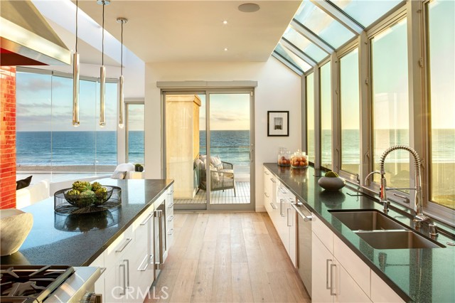 Detail Gallery Image 6 of 35 For 2522 the Strand, Manhattan Beach,  CA 90266 - 3 Beds | 3/1 Baths