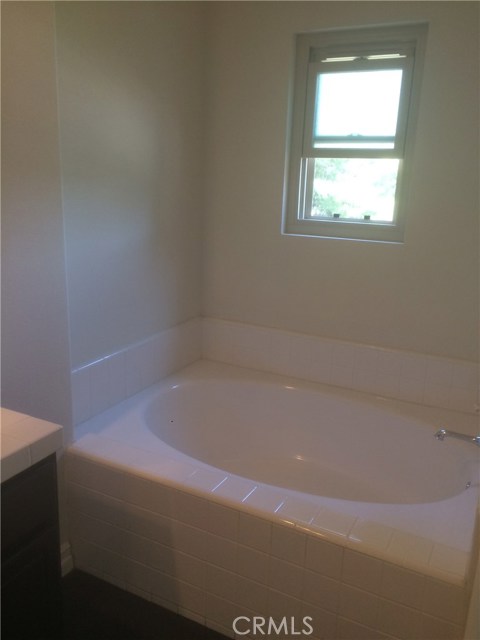 Detail Gallery Image 20 of 28 For 2091 Lake Shore Dr #B,  Chino Hills,  CA 91709 - 3 Beds | 2/1 Baths