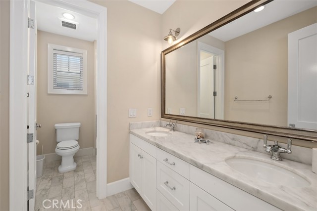 4 Summer House Lane, Newport Beach CA: https://media.crmls.org/medias/634c2557-bfd7-4898-a1c6-5dae88cbe211.jpg