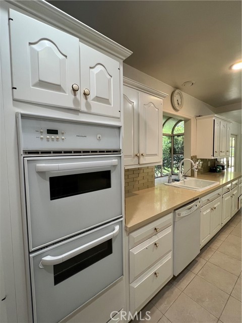 Detail Gallery Image 11 of 28 For 123 N Glenroy Ave, Los Angeles,  CA 90049 - 3 Beds | 3/1 Baths