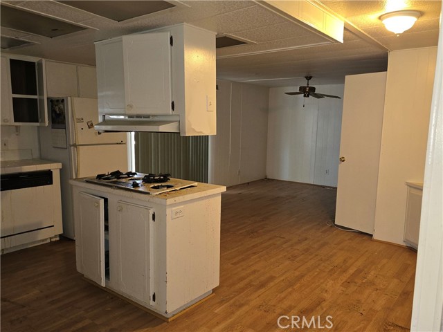 Detail Gallery Image 5 of 13 For 575 S Lyon Ave #21,  Hemet,  CA 92545 - 2 Beds | 2 Baths