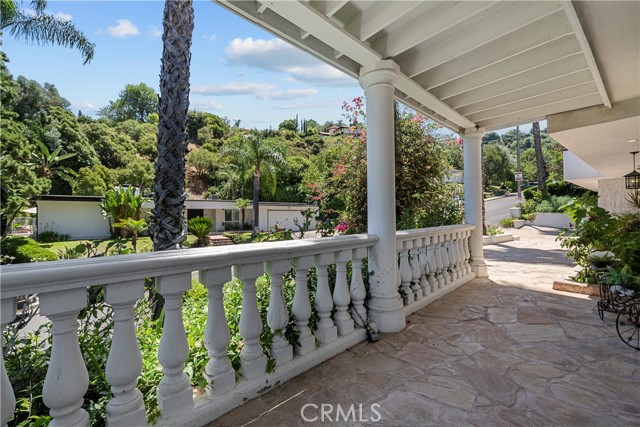 Detail Gallery Image 5 of 57 For 3453 Green Vista Dr, Encino,  CA 91436 - 3 Beds | 3 Baths