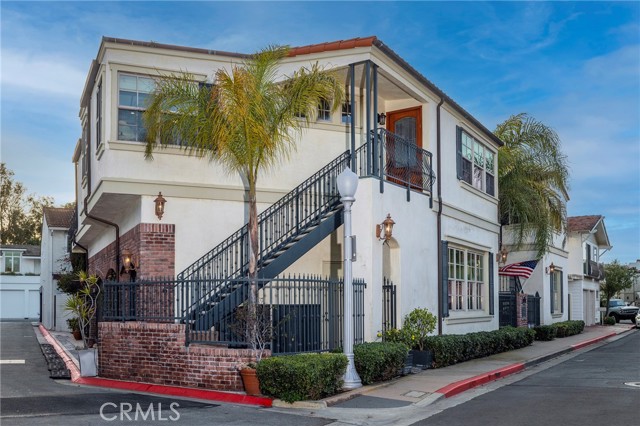 111 Via Lido Nord, Newport Beach CA: https://media.crmls.org/medias/634da4fe-e4fc-49c1-9624-efded3e8cd80.jpg