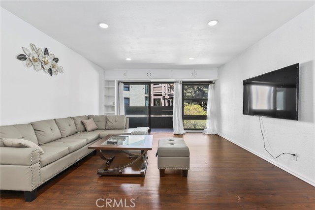 7740 Redlands Street, Playa del Rey CA: https://media.crmls.org/medias/634dfb27-0e3c-4e0f-8faa-0ceff056847c.jpg