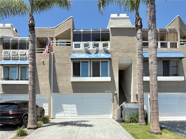 Detail Gallery Image 1 of 28 For 16065 Surprise Ln, Huntington Beach,  CA 92649 - 3 Beds | 3 Baths