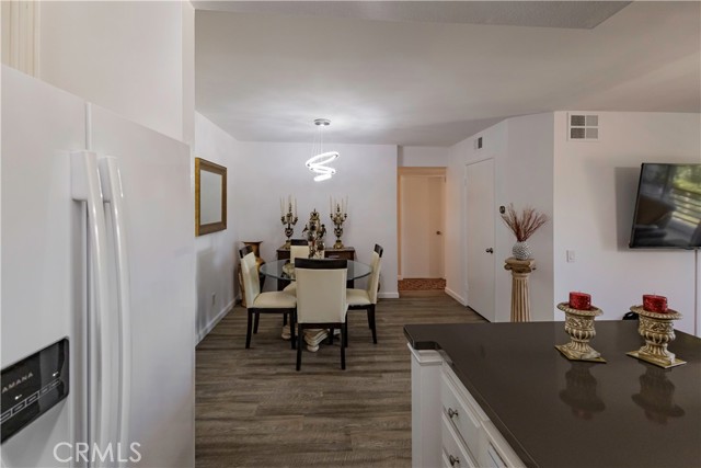 Detail Gallery Image 8 of 21 For 6825 Alabama Ave #313,  Canoga Park,  CA 91303 - 2 Beds | 1 Baths