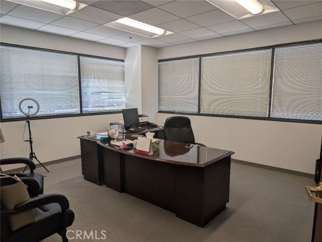 70 S Lake Avenue, Pasadena, California 91101, ,Commercial Lease,For Rent,70 S Lake Avenue,CRWS25022564