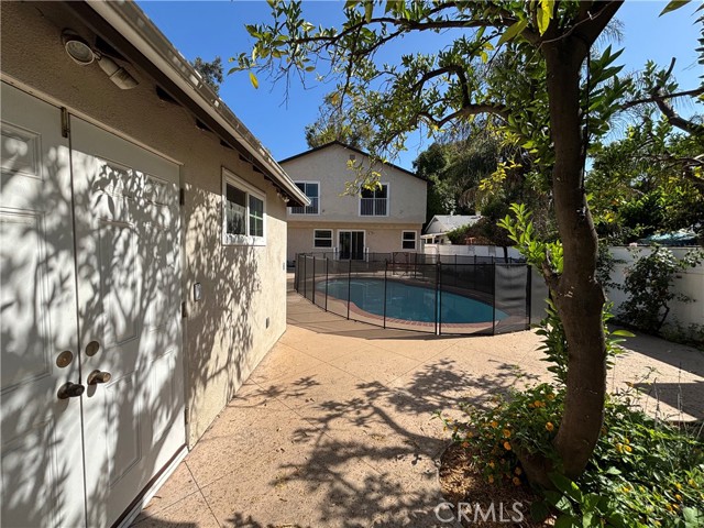21327 De La Osa, Woodland Hills CA: https://media.crmls.org/medias/6350964e-f324-42ba-9814-06a556c90c23.jpg