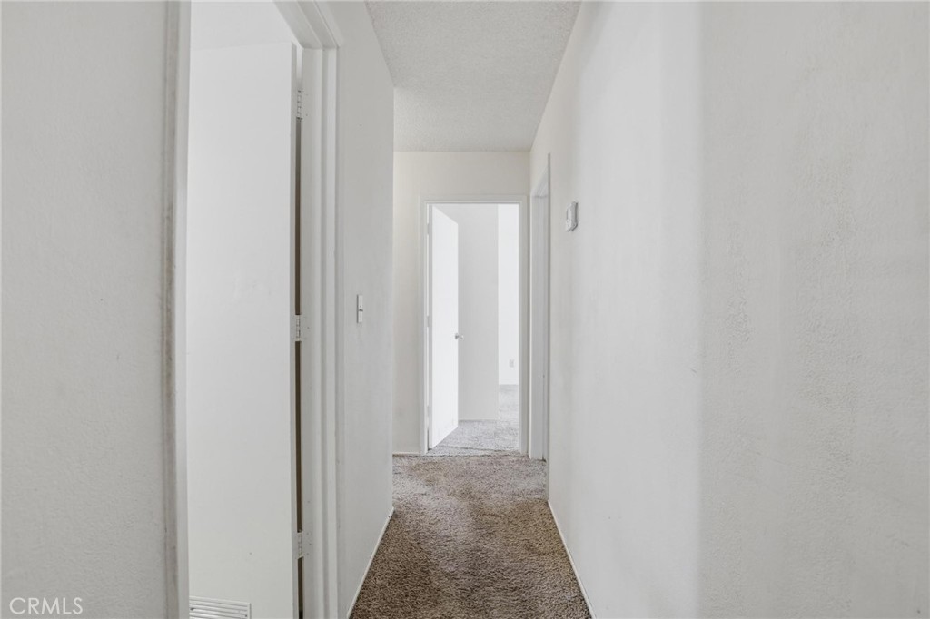 https://media.crmls.org/medias/6351667d-5ad7-4352-934f-c202ce5c2afc.jpg?preset=X-Large