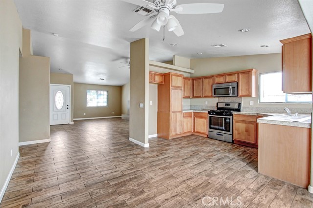Image 6 of 20 For 15514 Avenida Manzana