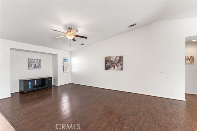 Detail Gallery Image 7 of 42 For 3319 Gemstone, Rosamond,  CA 93560 - 3 Beds | 2 Baths