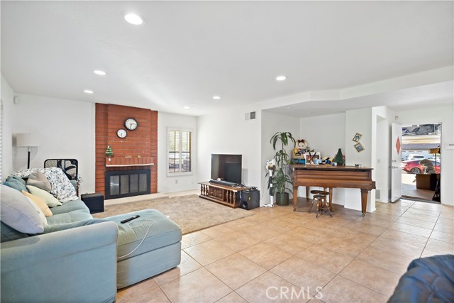 Detail Gallery Image 14 of 48 For 20920 Running Branch, Diamond Bar,  CA 91765 - 4 Beds | 3 Baths