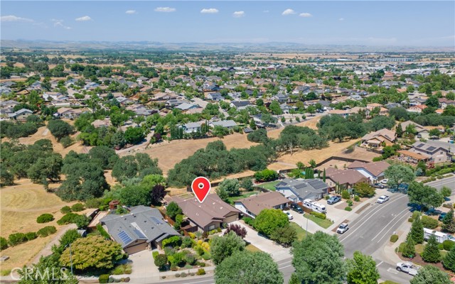 403 Montebello Oaks Drive, Paso Robles CA: https://media.crmls.org/medias/6351b13c-dee5-48af-a80a-1e2fd6376de5.jpg
