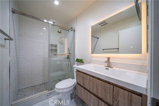 Detail Gallery Image 6 of 13 For 184 Casuda Canyon Dr #B,  Monterey Park,  CA 91754 - 2 Beds | 2/1 Baths