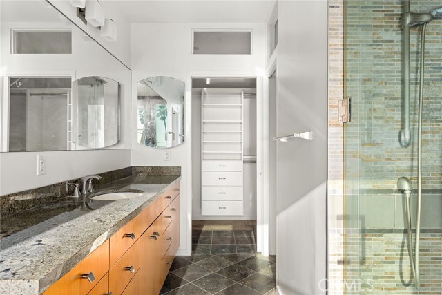 Detail Gallery Image 11 of 22 For 3009 Ocean Front Walk, Venice,  CA 90291 - 3 Beds | 2 Baths