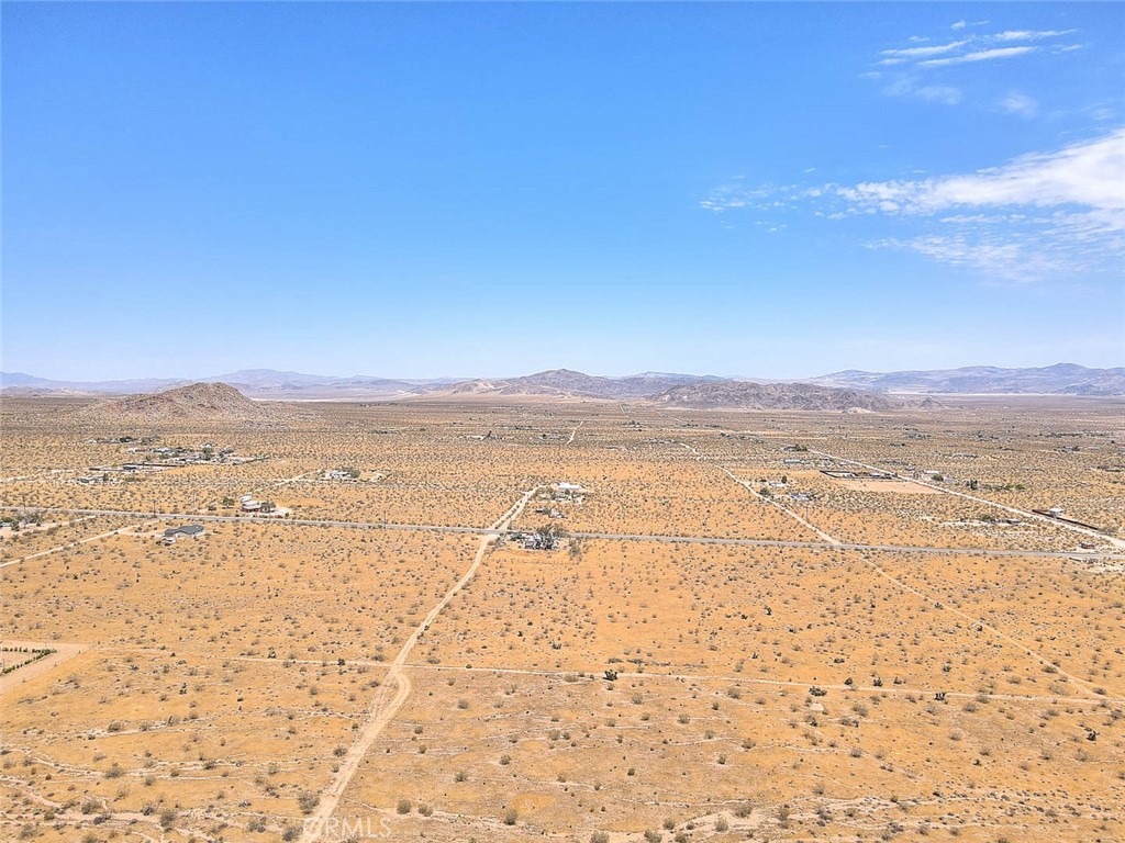 https://media.crmls.org/medias/6355e809-8a63-4b54-8ef9-24d54979d273.jpg?preset=X-Large