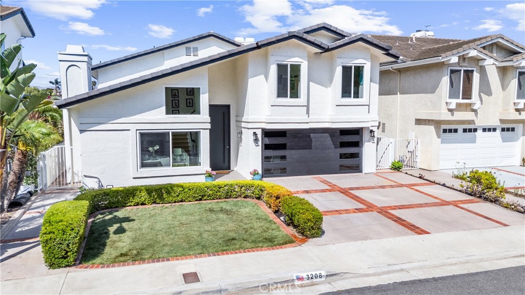 3208 Calle Grande