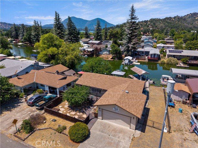 12855 Island Circle, Clearlake Oaks CA: https://media.crmls.org/medias/63564032-e5f2-454c-a852-08bb876418d7.jpg