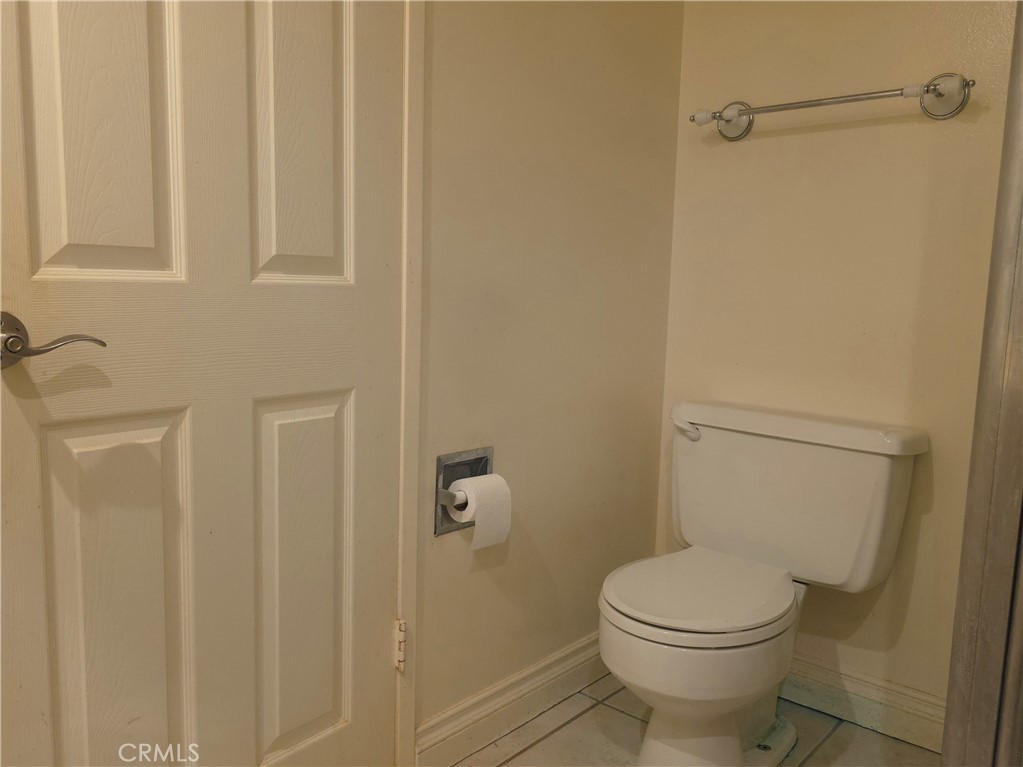 https://media.crmls.org/medias/635661db-eaba-462d-b860-462b15495b13.jpg?preset=X-Large