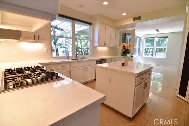 Detail Gallery Image 9 of 25 For 9 Willowglade, Trabuco Canyon,  CA 92679 - 5 Beds | 4 Baths