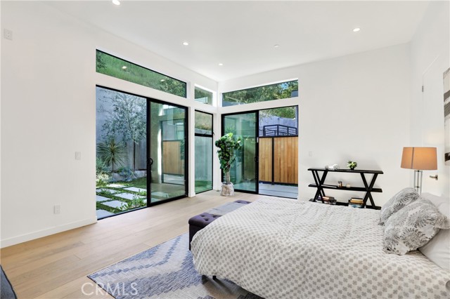 Detail Gallery Image 14 of 45 For 3949 Glenalbyn Dr, Los Angeles,  CA 90065 - 3 Beds | 2/1 Baths