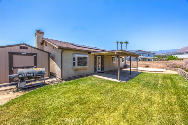 7571 Willow Way, Highland CA: https://media.crmls.org/medias/6356b320-d8a6-425f-83da-ad2e1eabb03c.jpg