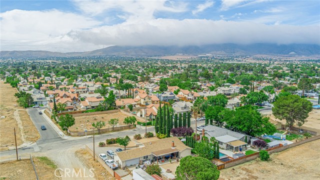 42631 51st W Street, Quartz Hill CA: https://media.crmls.org/medias/6356b4fb-0047-4bd7-bd93-a43591feeac7.jpg