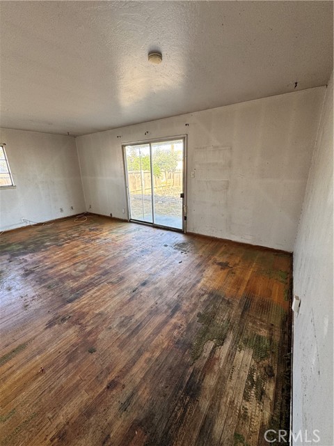 Detail Gallery Image 7 of 27 For 5703 E Hampton, Fresno,  CA 93727 - 3 Beds | 1 Baths