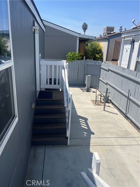 Detail Gallery Image 9 of 9 For 7560 Woodman Pl Spc #66 #66,  Van Nuys,  CA 91405 - 1 Beds | 1 Baths