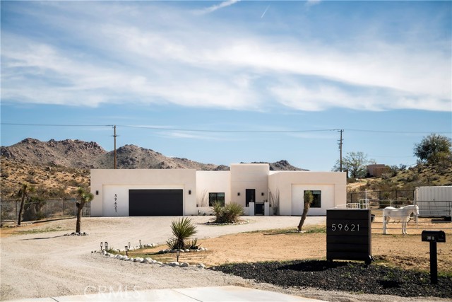 Detail Gallery Image 6 of 74 For 59621 Mesa Dr, Yucca Valley,  CA 92284 - 3 Beds | 3/1 Baths