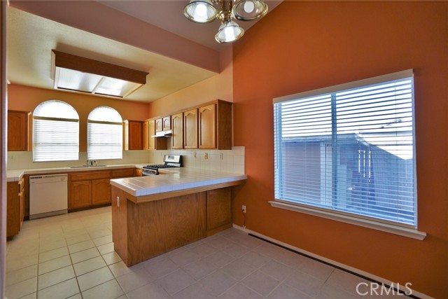 Detail Gallery Image 12 of 60 For 1484 Tulip St, Lemoore,  CA 93245 - 4 Beds | 2 Baths