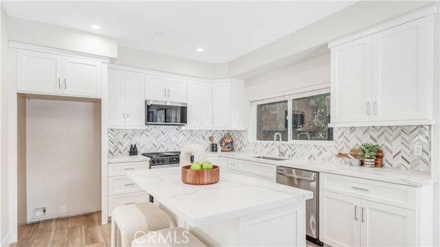 1823 Westholme Ave, Los Angeles CA: https://media.crmls.org/medias/6357b881-c060-43c0-9647-60e33d232eb8.jpg
