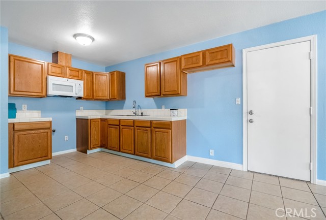 361 N B Street, Tulare CA: https://media.crmls.org/medias/63586c4d-8974-494e-ac8e-5985ea903096.jpg