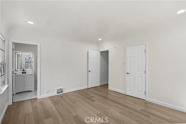 336 N Crescent Heights Boulevard, Los Angeles CA: https://media.crmls.org/medias/6359f2d3-6283-497c-a9c4-ed5515e41cd4.jpg