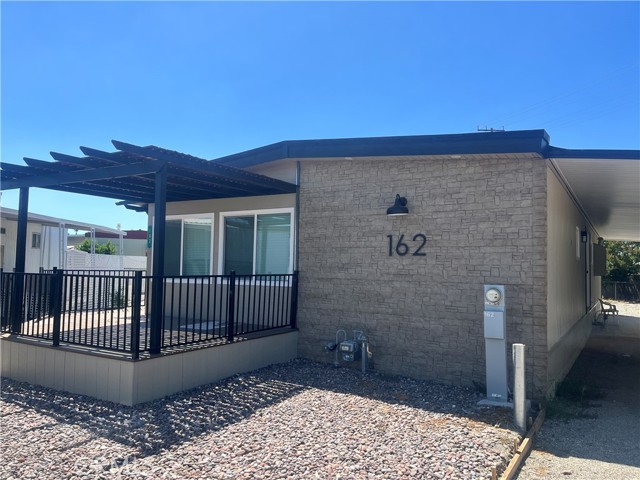 260 N Lyon ave, Hemet CA: https://media.crmls.org/medias/635a4c92-817c-4b56-9046-6517f0877451.jpg