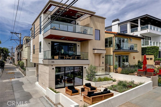 315 25th, Manhattan Beach, California 90266, 3 Bedrooms Bedrooms, ,3 BathroomsBathrooms,Residential,For Sale,25th,SB26081784