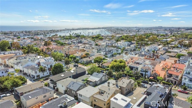 606 Begonia Avenue, Corona del Mar CA: https://media.crmls.org/medias/635b03f8-d833-47e4-9fd9-3621e5c7e9d9.jpg