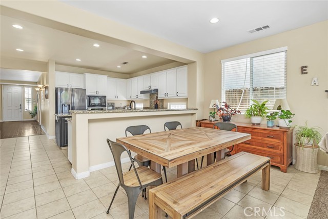 12109 Childress Street, Bakersfield CA: https://media.crmls.org/medias/635b06c5-62ee-4f4c-8e92-be2ae4bc3657.jpg