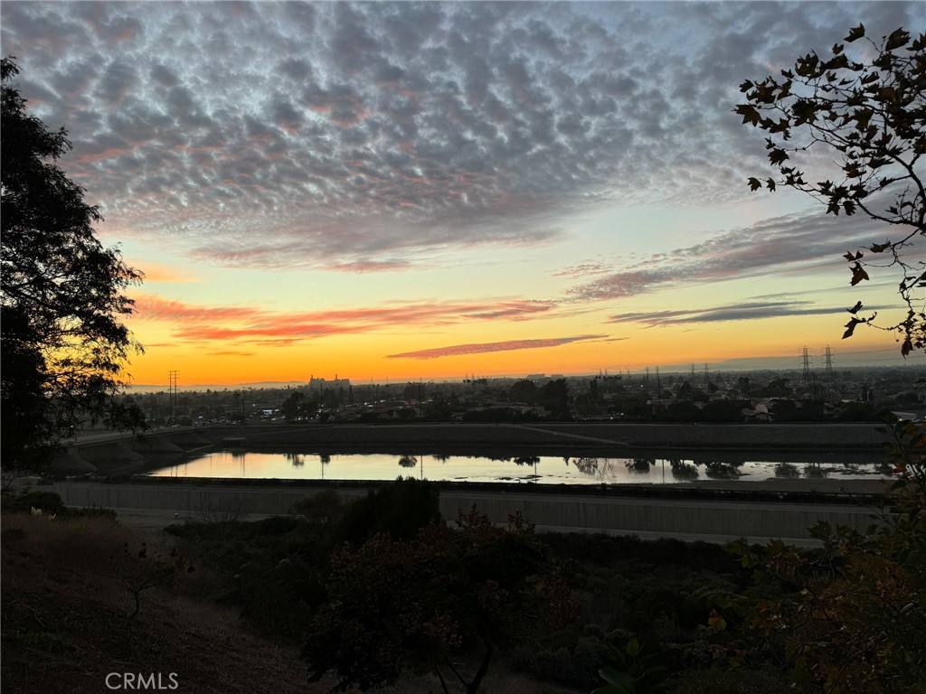 https://media.crmls.org/medias/635d27d1-f03c-490f-82f0-571e7ea230eb.jpg?preset=X-Large