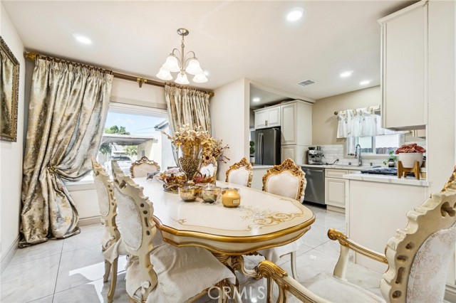 Detail Gallery Image 8 of 27 For 10959 Memory Park Ave, –,  CA 91345 - – Beds | – Baths