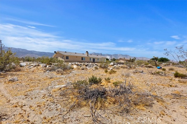 32776 Zircon Road, Lucerne Valley CA: https://media.crmls.org/medias/635d43e0-7a27-4557-89b4-af62b7e02ace.jpg