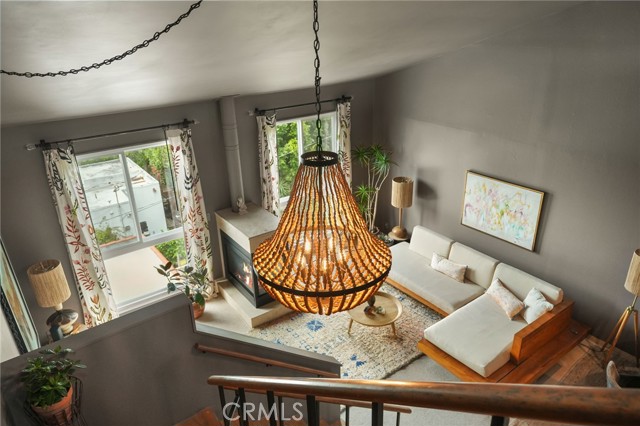 837 N West Knoll Drive, West Hollywood CA: https://media.crmls.org/medias/635dfd46-6325-4edf-869e-6af8067a9c7f.jpg