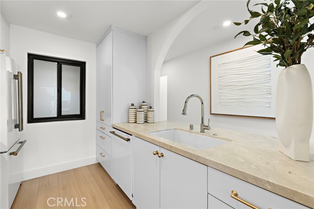 Detail Gallery Image 15 of 36 For 600 E Oceanfront 1a,  Newport Beach,  CA 92661 - 3 Beds | 2 Baths