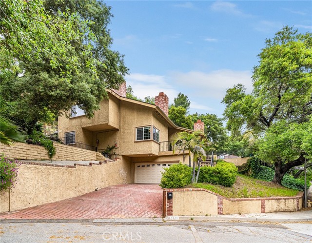 Detail Gallery Image 2 of 44 For 2411 E Chevy Chase Dr, Glendale,  CA 91206 - 4 Beds | 3 Baths