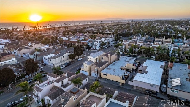 Detail Gallery Image 3 of 66 For 402 22nd St, Huntington Beach,  CA 92648 - 3 Beds | 3/1 Baths