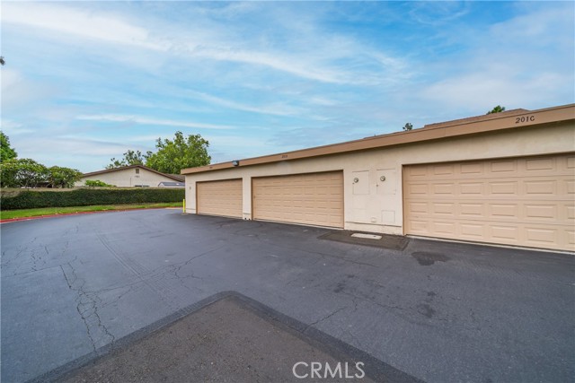 201 W Alton Ave, Santa Ana CA: https://media.crmls.org/medias/635fb6c7-d252-4453-a71b-6cebba2e2433.jpg