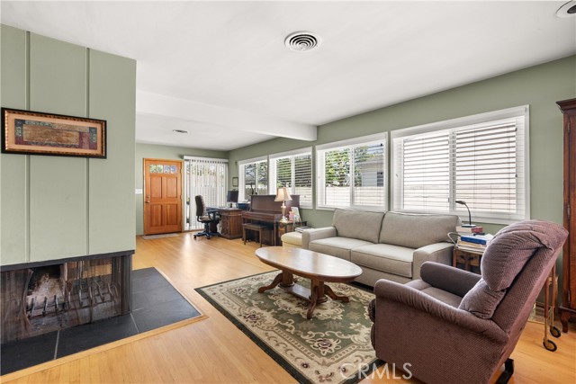 308 Flower Street, Costa Mesa CA: https://media.crmls.org/medias/635fcde3-24e0-4b20-99a1-a30a5f8159ae.jpg