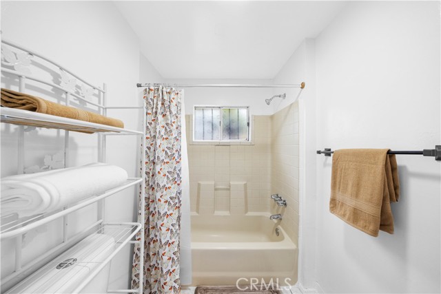 157 E 70th Street, Los Angeles CA: https://media.crmls.org/medias/635fd6cf-43a3-4a6d-8229-be3a4e346684.jpg